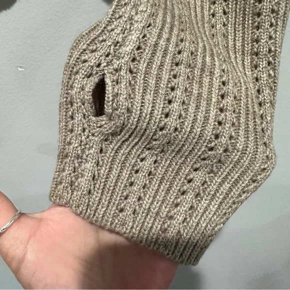 NEW Fussed Urban Collection Wool V Neck Cardigan Size Large